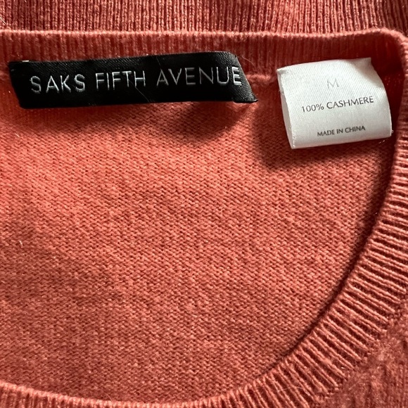 Saks Fifth Avenue Cashmere Sweater Medium Peach Pullover Crew - Picture 5 of 5